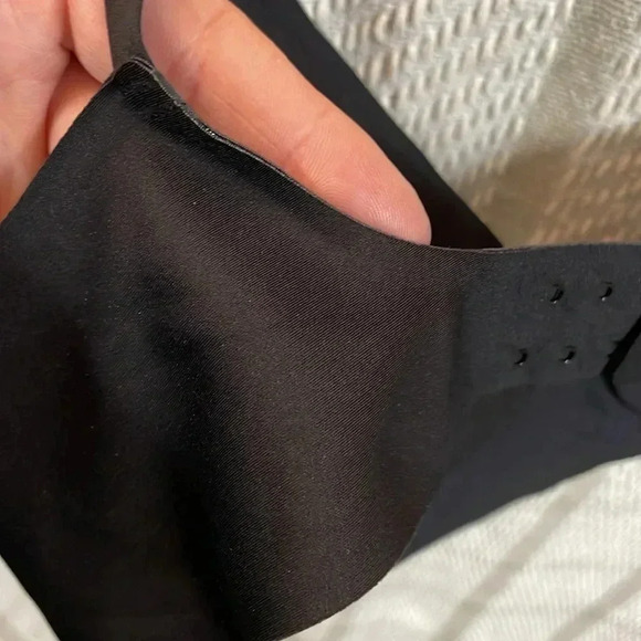 Wirefree Seamless Bra Invisible Deep V Plunge Bra with Removeable Padding - Picture 5 of 6